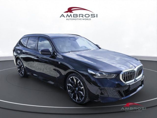 BMW 520 Serie 5 d xDrive Touring Msport Innovation Comfort Immagine 1