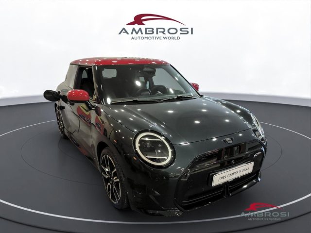 MINI Cooper SE 3 porte  JCW Immagine 1