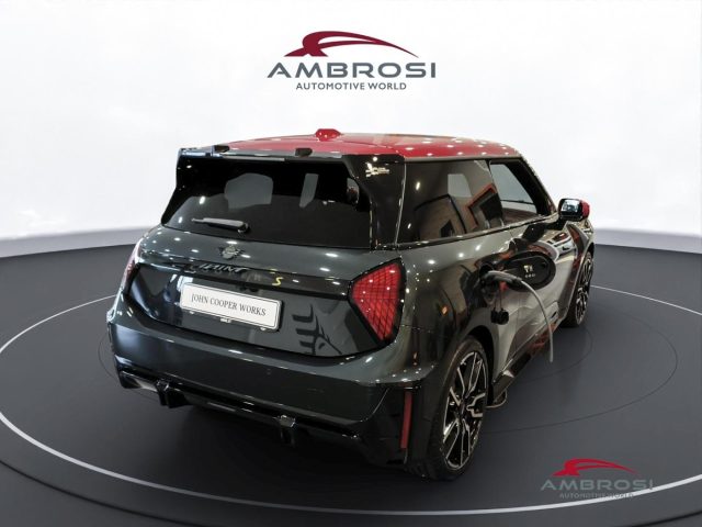 MINI Cooper SE 3 porte  JCW Immagine 2