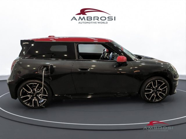 MINI Cooper SE 3 porte  JCW Immagine 4