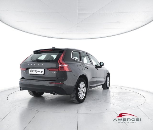 VOLVO XC60 D4 AWD Geartronic Business Immagine 2