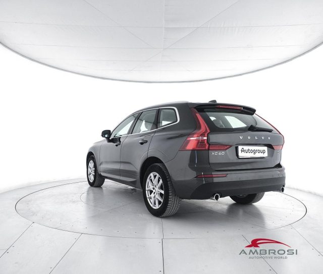 VOLVO XC60 D4 AWD Geartronic Business Immagine 3