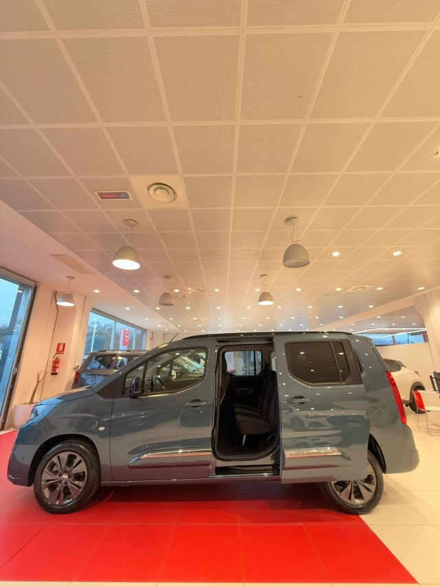 TOYOTA Proace City Verso 1.5D 130 CV S&S L2 Luxury Immagine 2