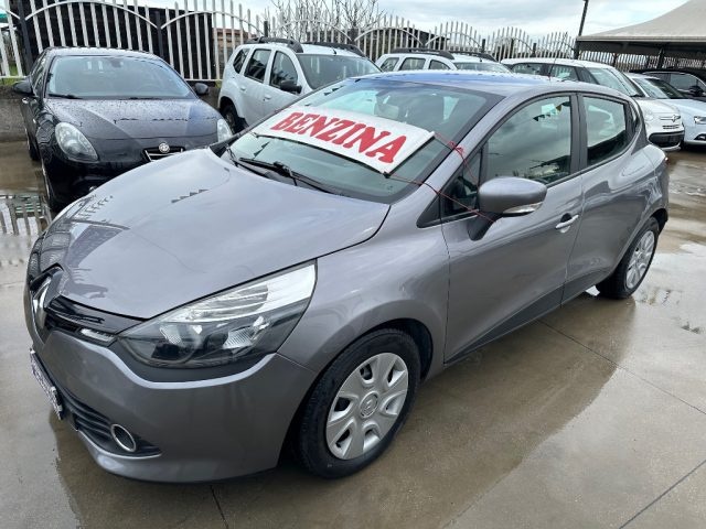 RENAULT Clio 1.2 75CV 5 porte Wave Immagine 1