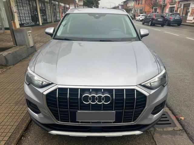 AUDI Q3 35 TDI quattro S tronic Immagine 1