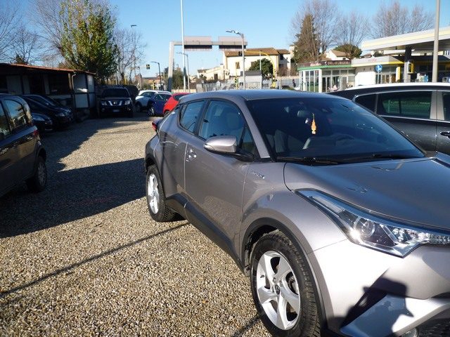 TOYOTA C-HR 1.8 Hybrid E-CVT Active Immagine 1