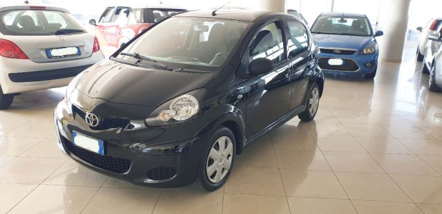 TOYOTA Aygo 1.0 12V VVT-i 5 porte Now Connect Immagine 0