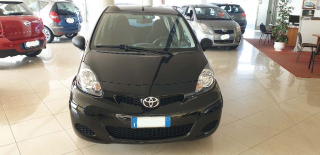 TOYOTA Aygo 1.0 12V VVT-i 5 porte Now Connect Immagine 1