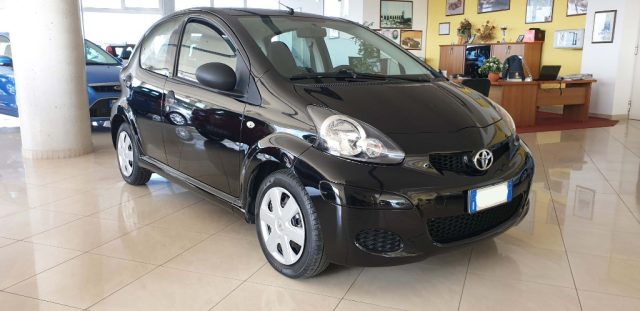 TOYOTA Aygo 1.0 12V VVT-i 5 porte Now Connect Immagine 2