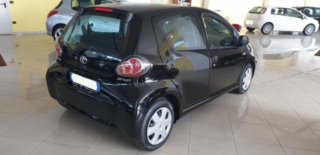 TOYOTA Aygo 1.0 12V VVT-i 5 porte Now Connect Immagine 3