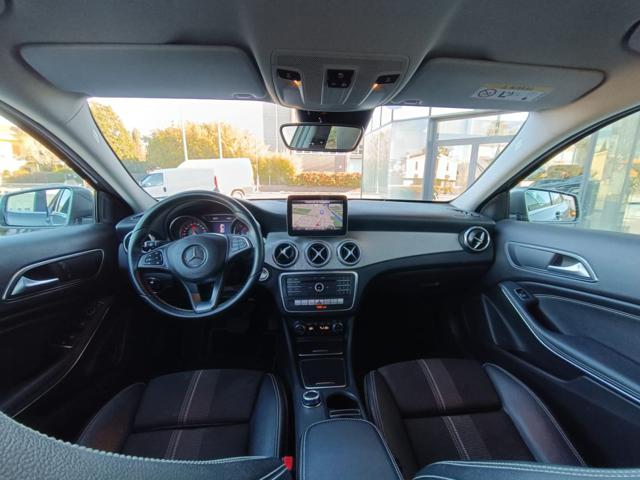 MERCEDES-BENZ GLA 200 d Automatic Sport Immagine 3