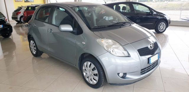 TOYOTA Yaris 1.4 D-4D 5 porte Navi Immagine 2