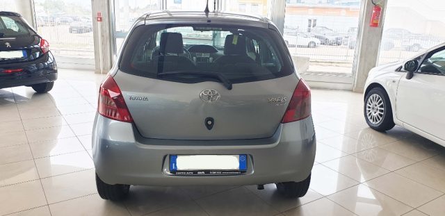 TOYOTA Yaris 1.4 D-4D 5 porte Navi Immagine 4