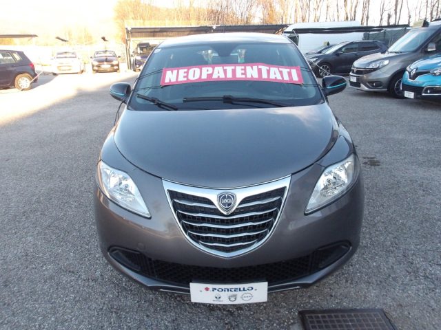 LANCIA Ypsilon 1.2 69 CV 5p NEOPATENATI CINGHIA NUOVA Immagine 4