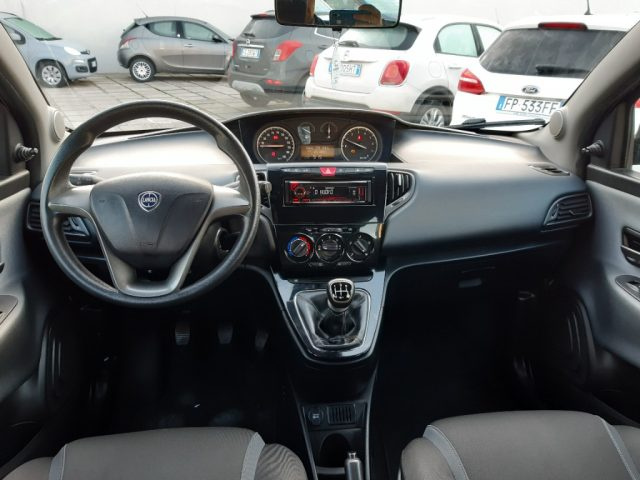 LANCIA Ypsilon 1.2 69 CV 5 porte Silver Immagine 4