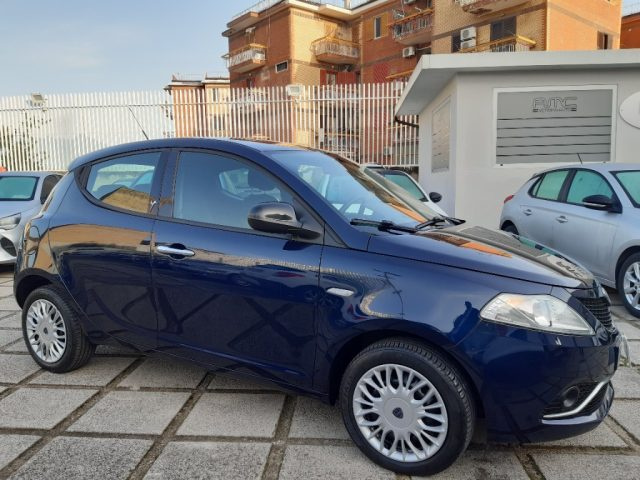 LANCIA Ypsilon 1.2 69 CV 5 porte Silver Immagine 2