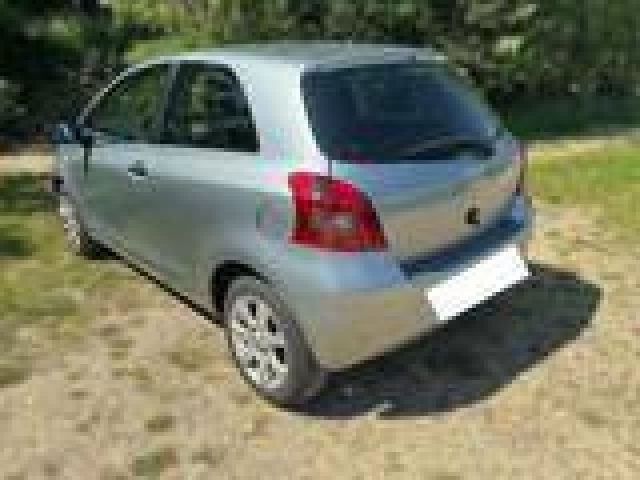 TOYOTA Yaris 1.0 3 porte Immagine 2