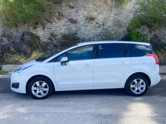 PEUGEOT 5008 1.6 HDi 115CV Allure Immagine 2