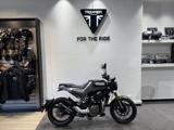 HUSQVARNA Svartpilen 125 .