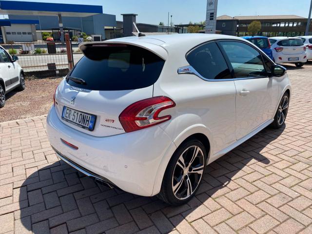 PEUGEOT 208 - foto: 5