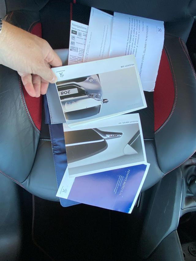 PEUGEOT 208 - foto: 21