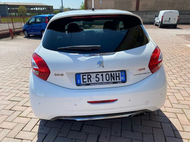 PEUGEOT 208 - foto: 8