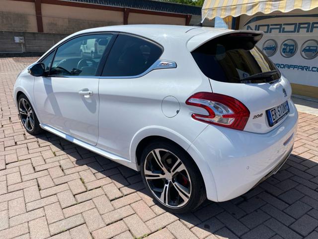PEUGEOT 208 - foto: 2