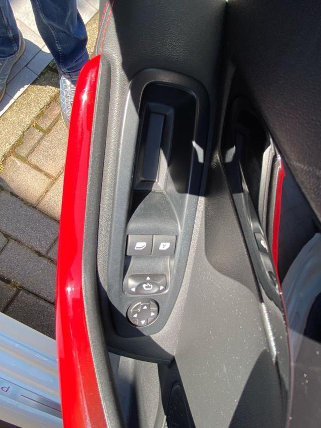 PEUGEOT 208 - foto: 15