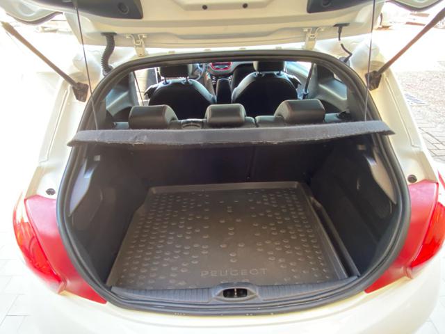 PEUGEOT 208 - foto: 20