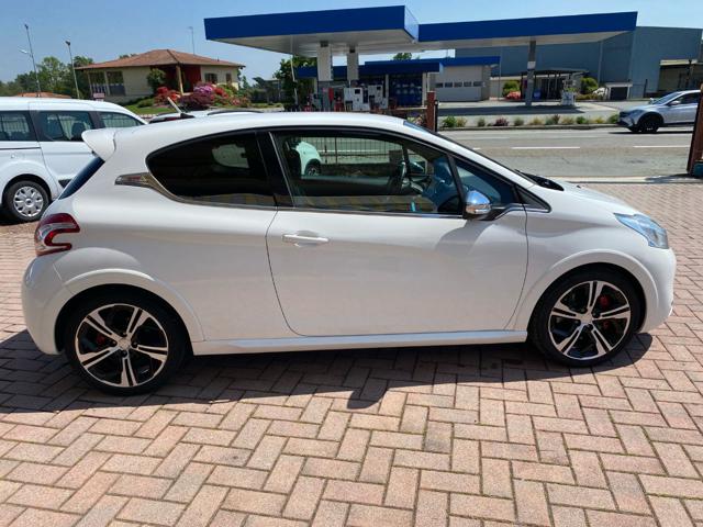 PEUGEOT 208 - foto: 3