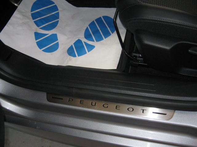 PEUGEOT 208 PURETECH 100 STOP&START EAT8 5 P - foto 24