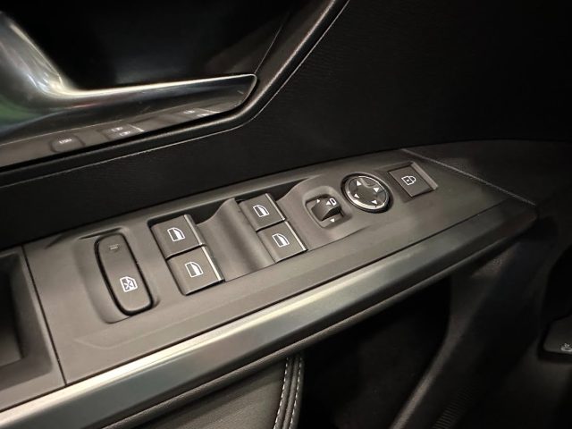 PEUGEOT 3008 usata, con Luci diurne