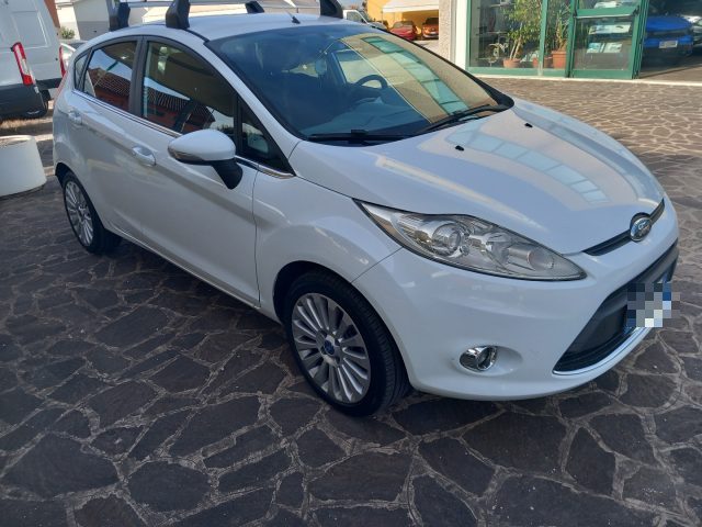 FORD Fiesta Bianco pastello