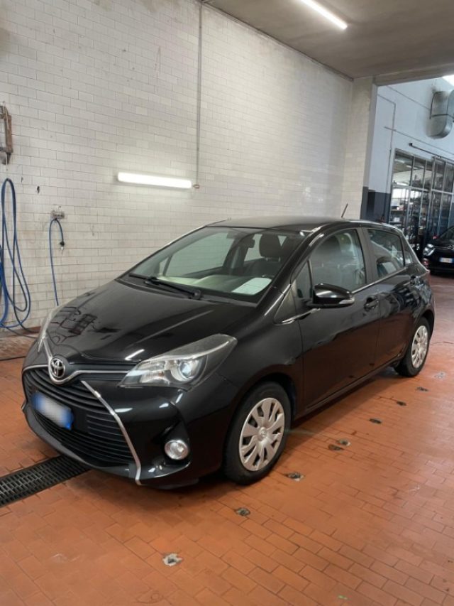TOYOTA Yaris Nero pastello