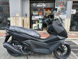 KYMCO Skytown 125 .