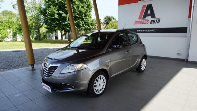 lancia ypsilon 1.3 mjt 16v 95 cv 5 porte ss silver