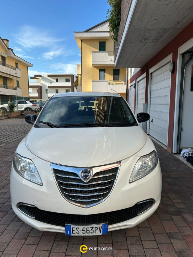 lancia ypsilon 1.2 69 cv 5 porte gpl ecochic gold