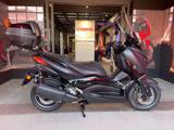 YAMAHA X-MAX 300 .