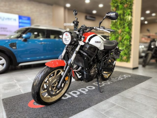 YAMAHA XSR 700 Rosso pastello