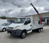 IVECO 35C18  con cassone e gru FASSI MICRO M20A