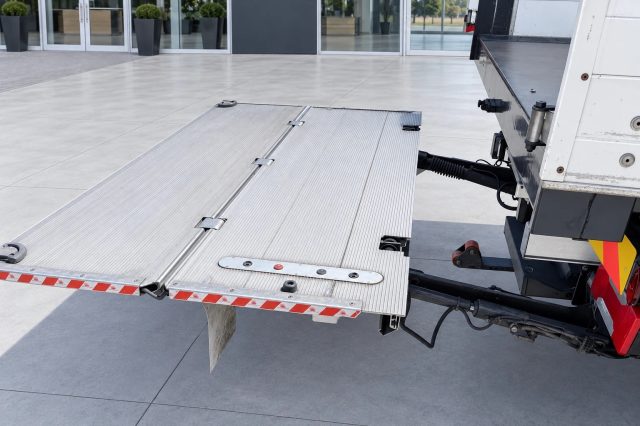 IVECO DAILY RIBALTABILE TRILATERALE E SPONDA - foto 15