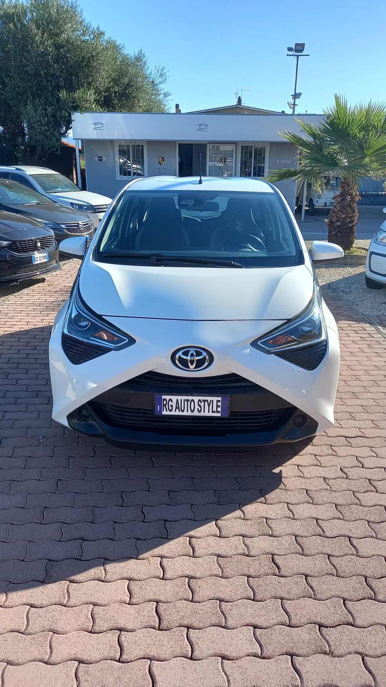 TOYOTA Aygo - foto 2