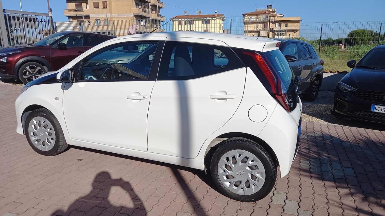 TOYOTA Aygo - foto 3
