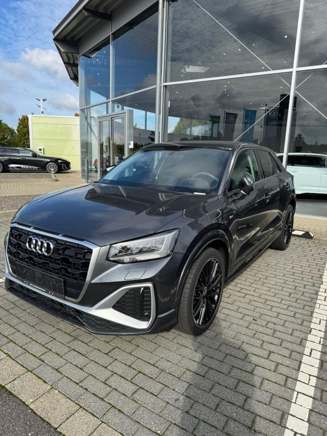 audi q2 35 tfsi s-line s-tronic led navi r-camera uff audi