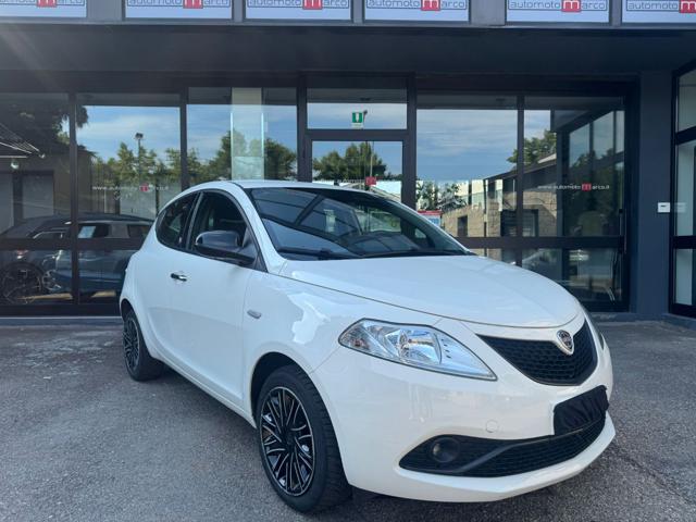 lancia ypsilon 1.2 69 cv 5 porte gpl ecochic gold
