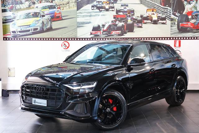 AUDI Q8 Nero pastello