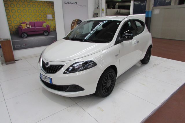 lancia ypsilon 1.0 firefly 70cv 5 porte ss hybrid ecochic silver usata