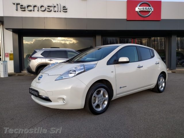 NISSAN Leaf Bianco pastello