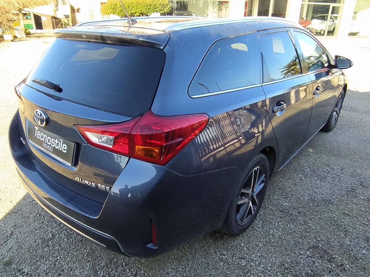 TOYOTA Auris Touring Sports 1.8 Hybrid Active Elettrica/Benzina usato
