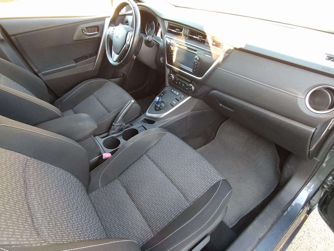 TOYOTA Auris Touring Sports 1.8 Hybrid Active Elettrica/Benzina usato